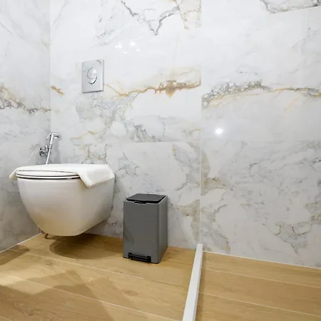 Katakis Luxury * Hriszí Aktí Haniá
